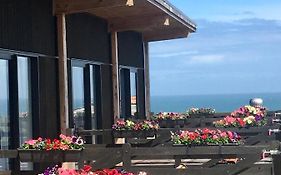 The Cliffs Seaside Lodge
